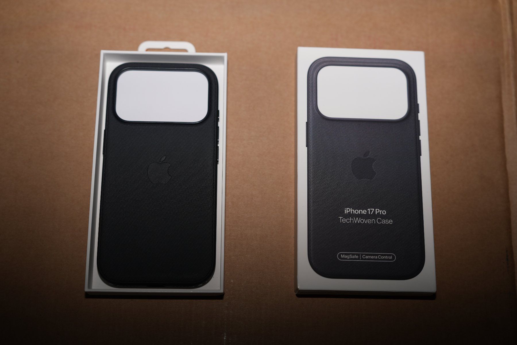 Apple Coques & Protection écran: Apple TechWoven Case iPhone 17 Pro Schwarz – D'occasion à Zürich par Verkaufen-Schweiz 1
