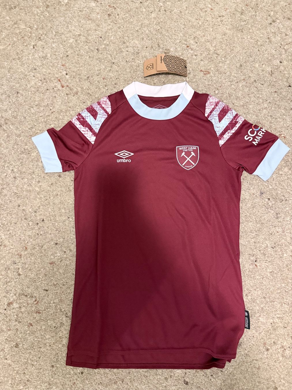 Umbro Trainer, Turnhosen & -trikots: T-Shirt West Ham – Gebraucht aus Dübendorf von Lion-501