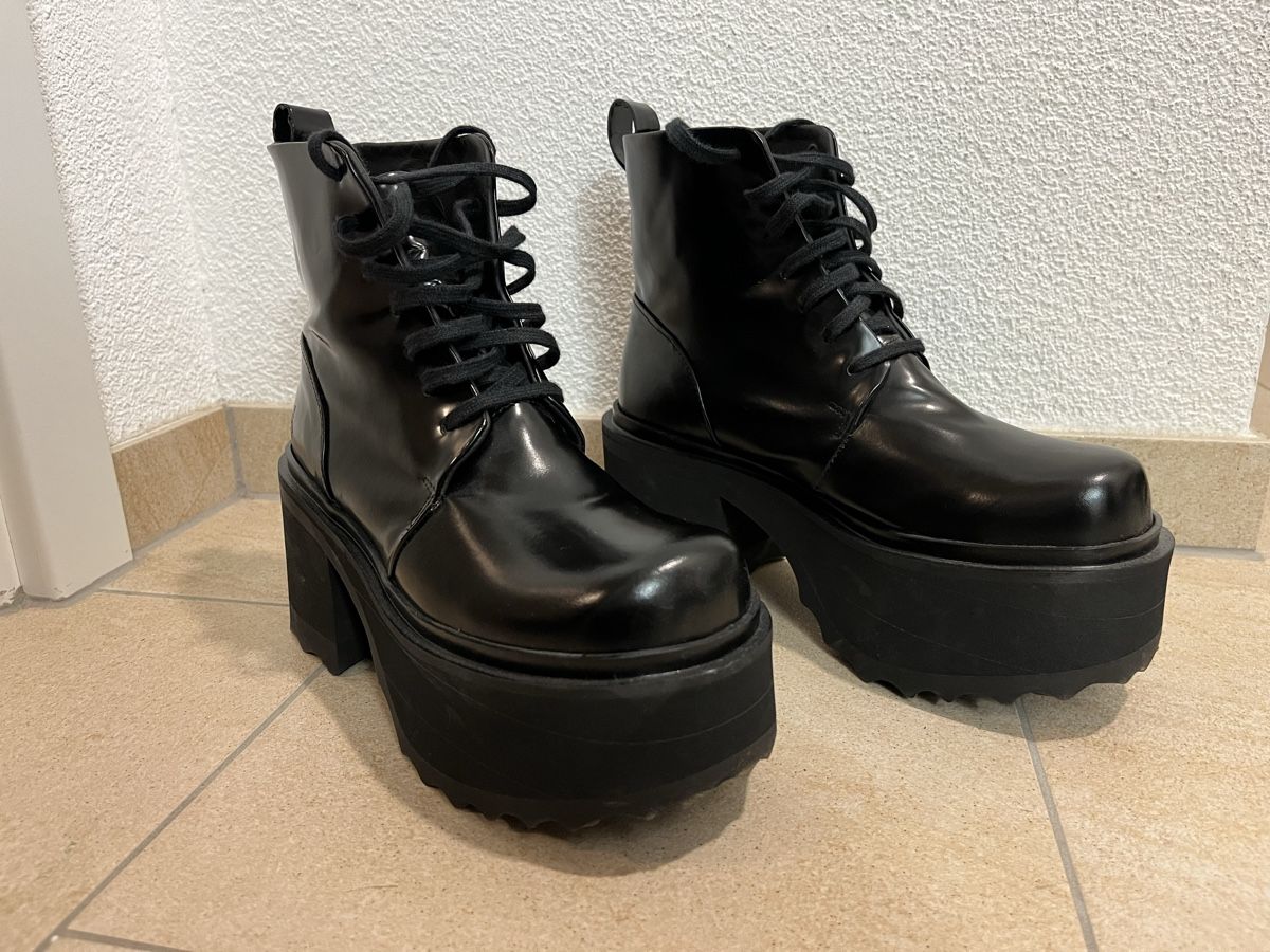 Scarpe da uomo: Fluevog Skyhigh Smarty black platform boots – Usato da Zürich venduto da dbi_8v5f 1