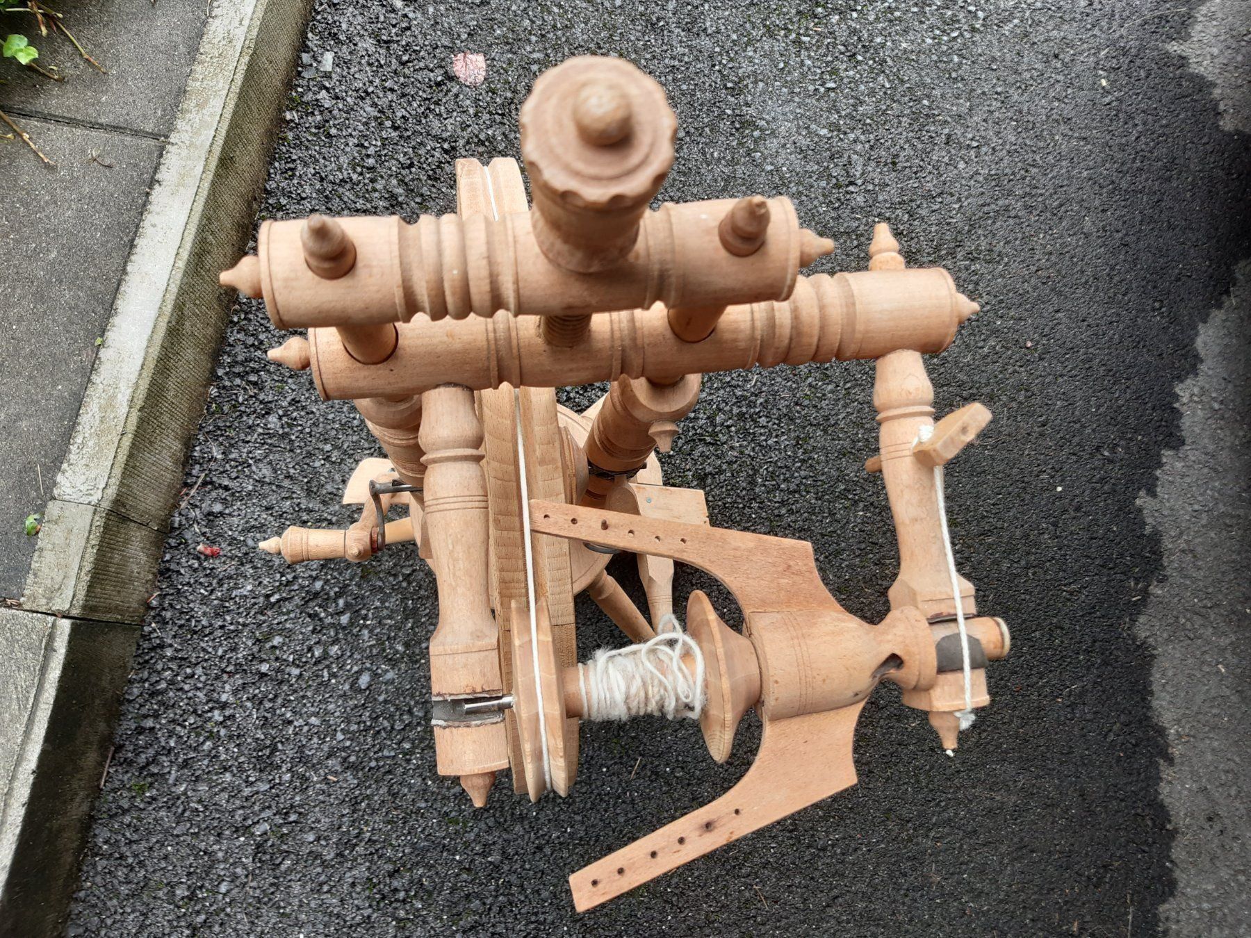 Ruote per filare: Spinnrad aus Holz – Usato da Steffisburg venduto da Bosihalte-Salbei 2