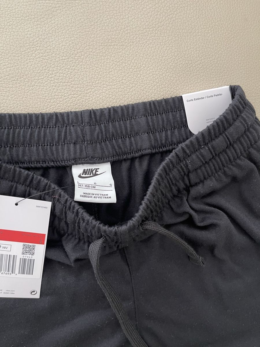 Nike Pantaloni: NEU Nike Sporthose Gr. 147-158 – Nuovo e nell'imballaggio originale da Wichtrach venduto da Adriana222 1