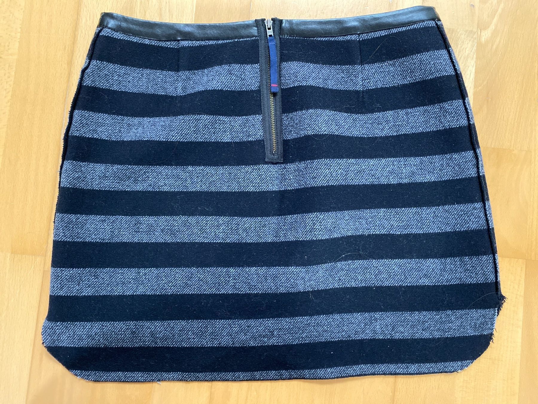 Tommy Hilfiger Röcke: Jupe Tommy Hilfiger taille S NEUVE – Neu (gemäss Beschreibung) aus Treyvaux von MLRL 3