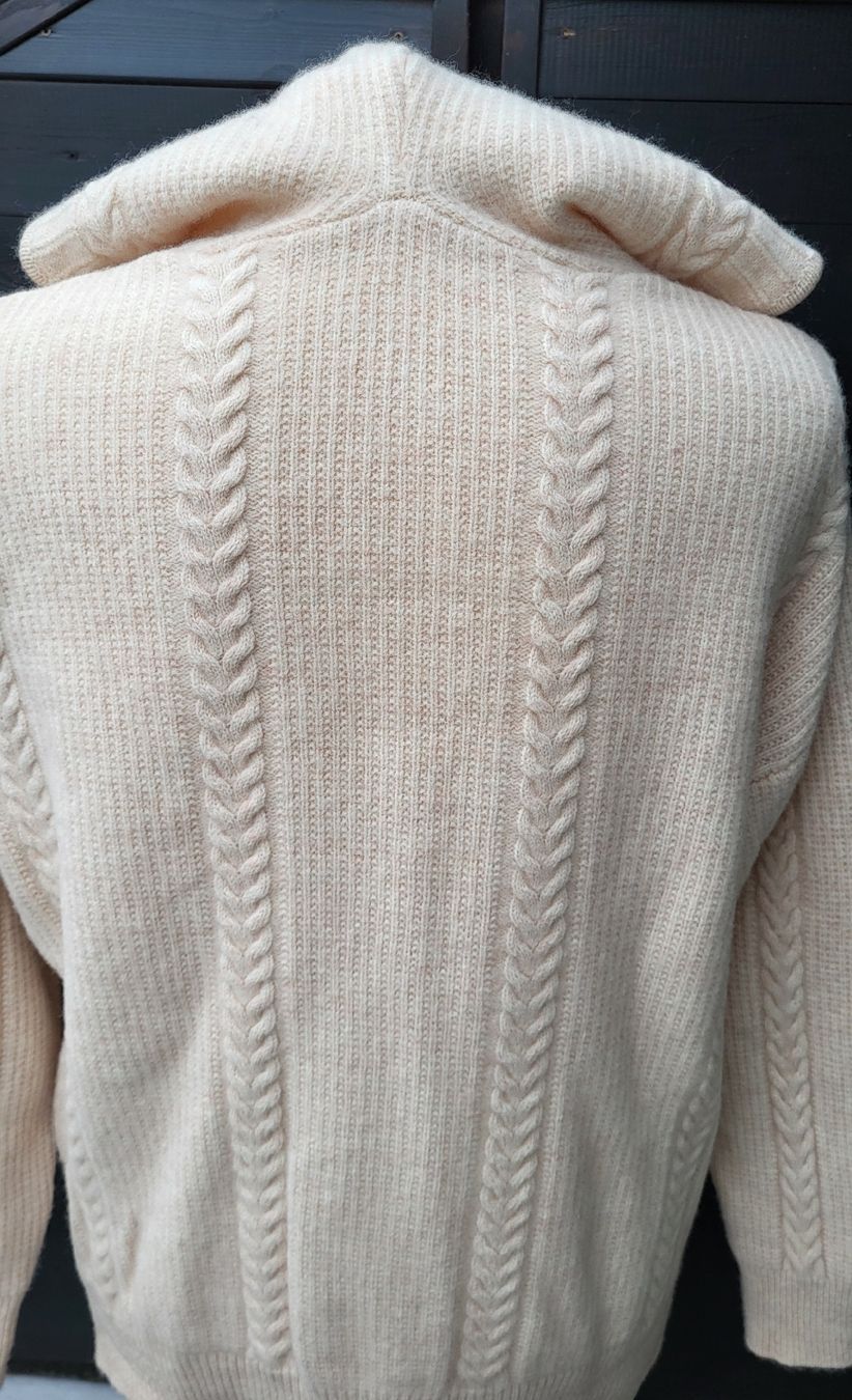 Pulls & Sweat-shirts: Cardigan chaud – Neuf avec emballage d'origine à Fribourg par VictoriaShop7 2