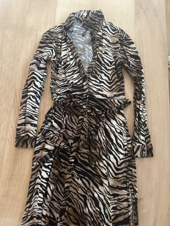 Stradivarius Kleid mit Animal-Print Gr. S neuwertig