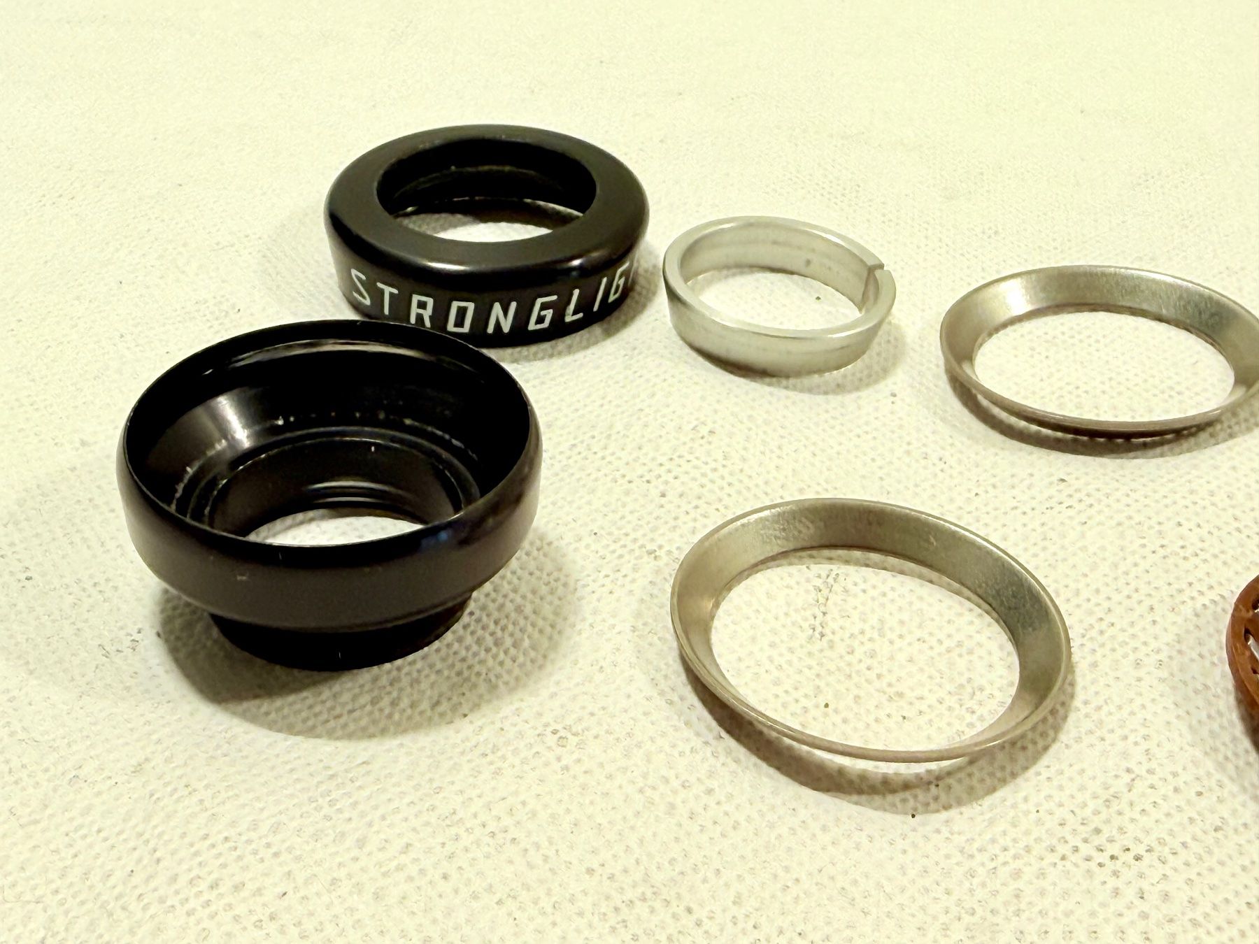 Ersatzteile: Stronglight HEADLIGHT 1" Zoll Ahead Headset Steuersatz 2607 – Gebraucht aus Luzern von bikeandbeltcom 2