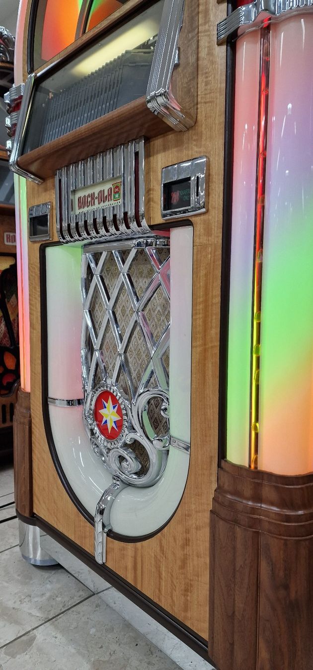 Rock-Ola Jukebox: Musikbox Jukebox Rock-Ola CD Bubbler – Usato da Geroldswil venduto da jukeman 3