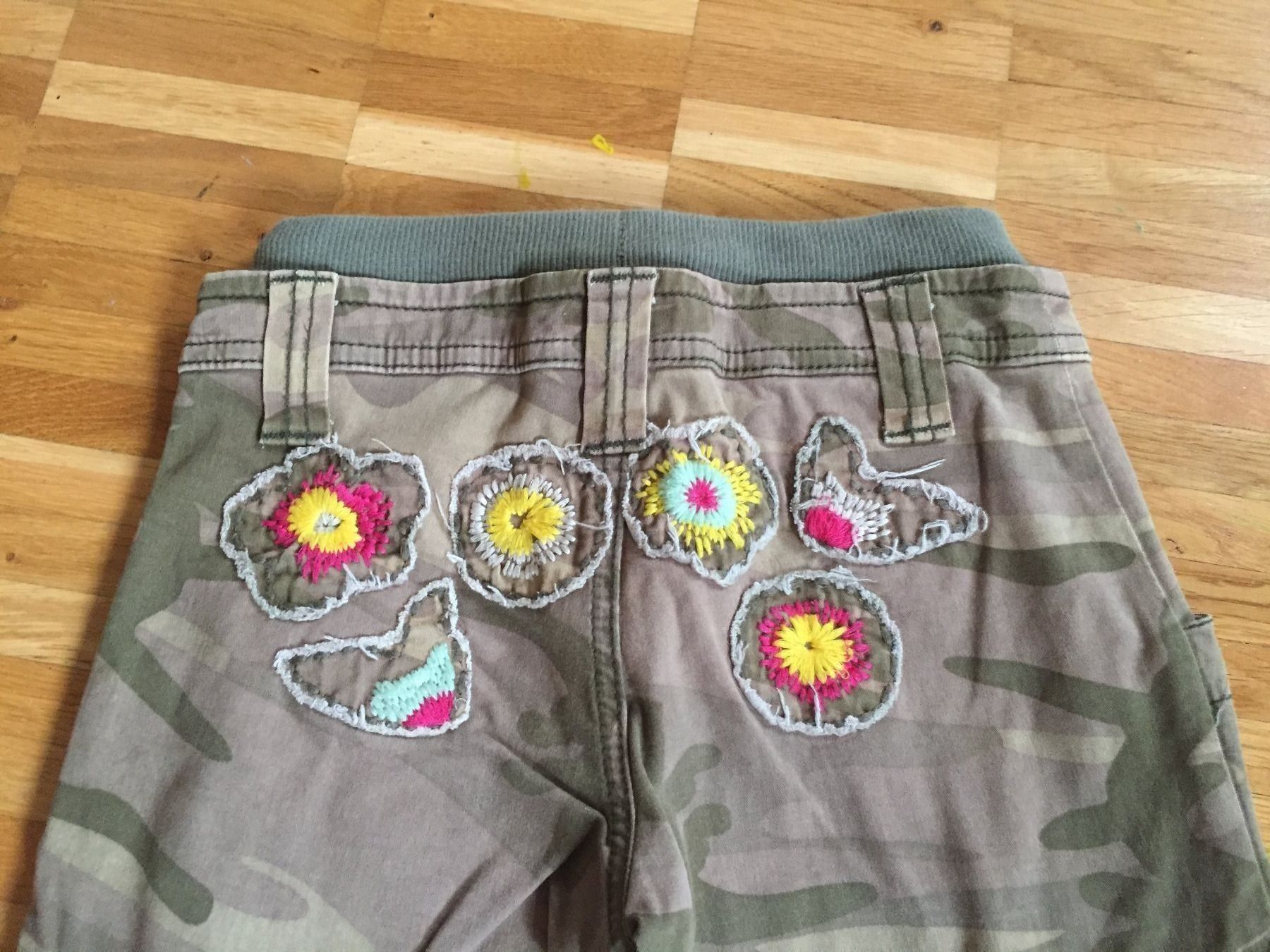 Pantaloni: Hose, Girls Gr.122, Camouflage – Usato da Kastanienbaum venduto da Muenchnerkindl1 4