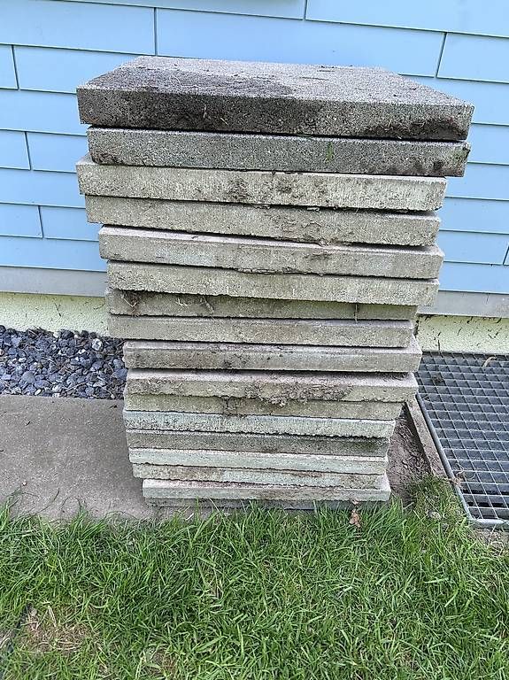 Rivestimenti per pavimenti: Zement Gartenplatten – Usato da Mettlen venduto da balouli01