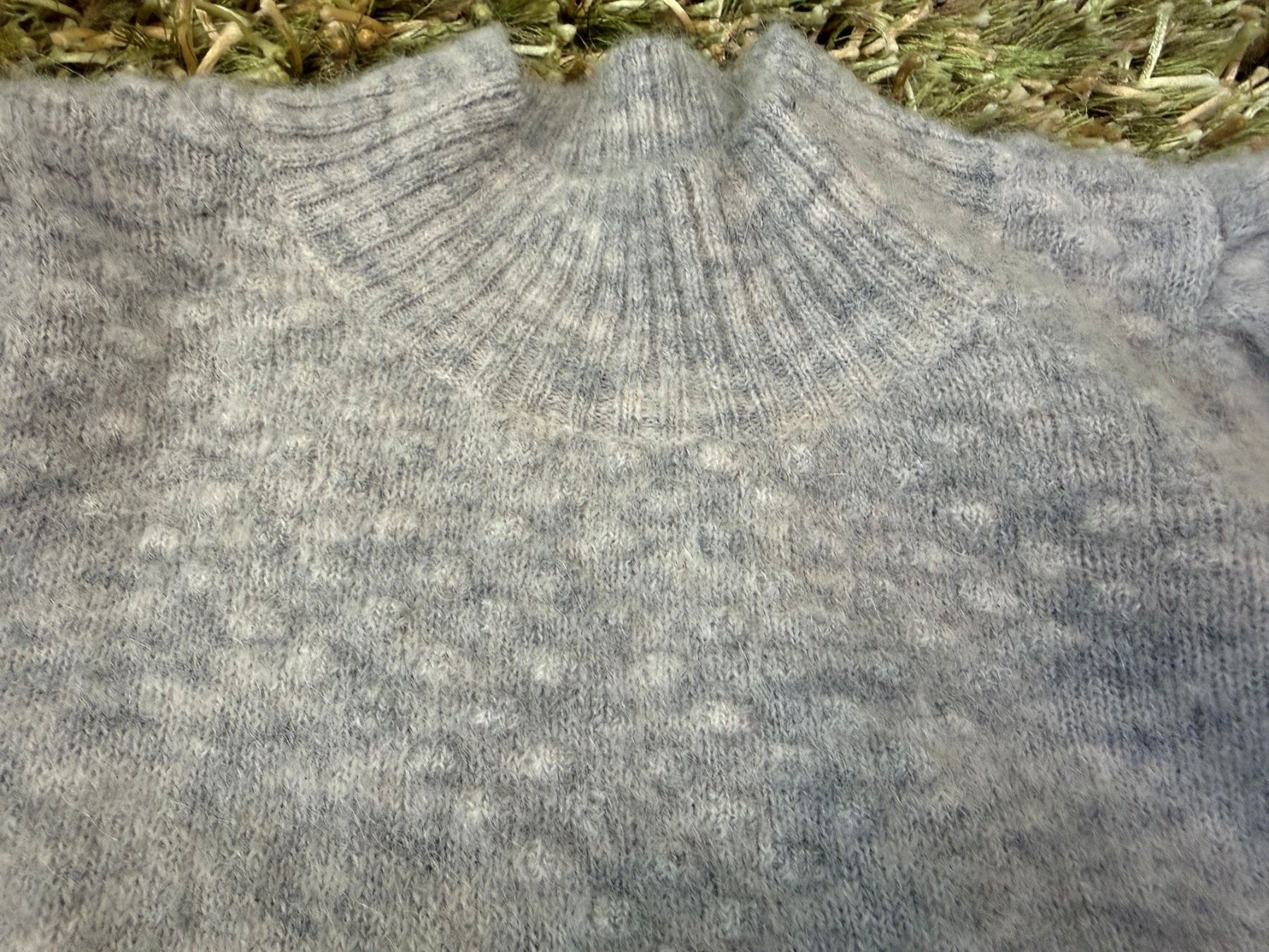 Maglioni & Felpe: Strickpullover mit besonderer Ärmelpartie – Usato da Schlierbach venduto da gnatcatcher 2