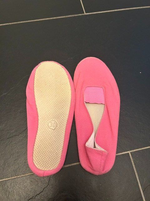 Schuhe für Mädchen: Turnschläppli pink – Gebraucht aus Niederlenz von nad_7g5w 1