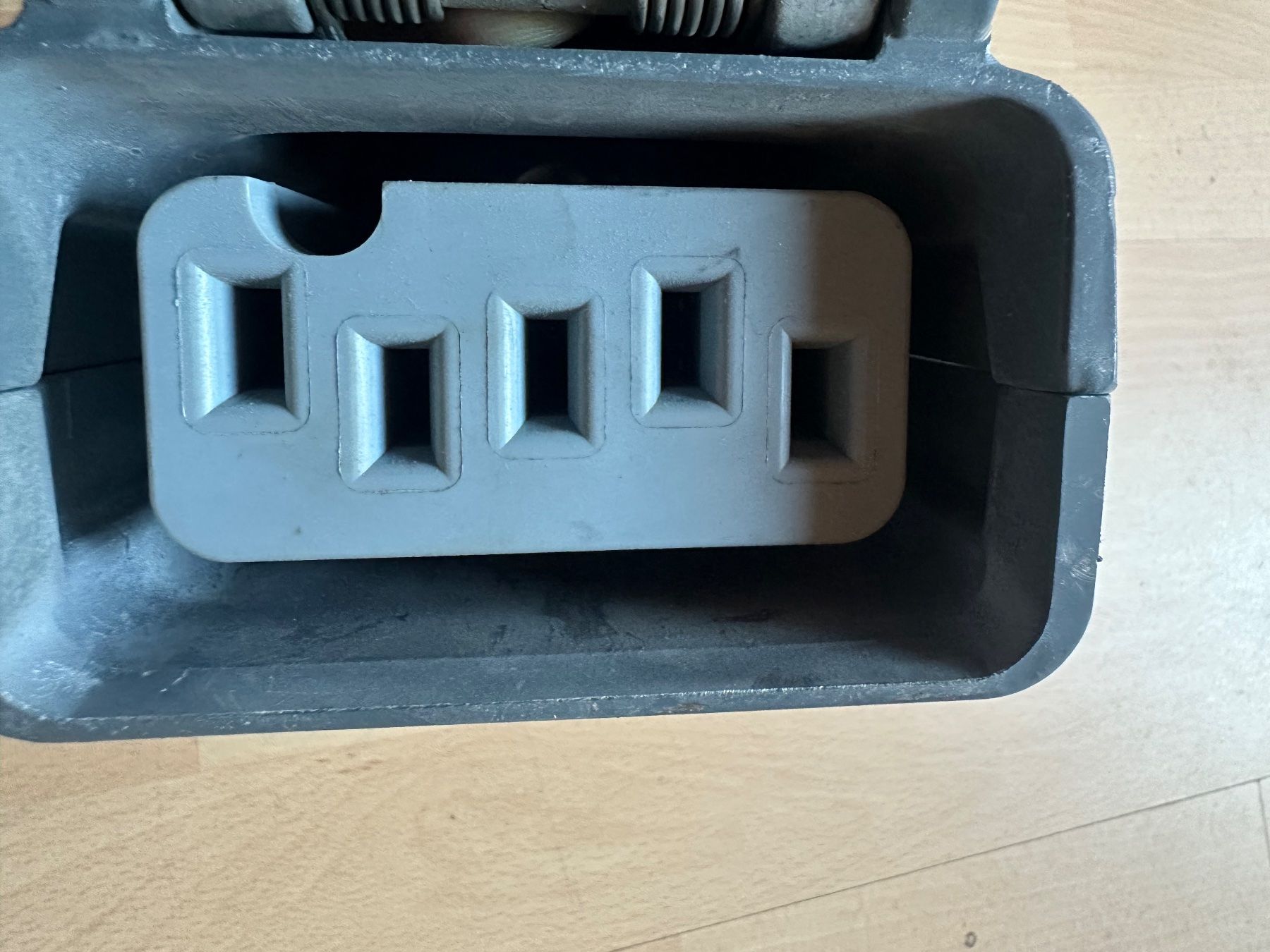 Spine: J 40/5 Polige NEUE Steckdose  Stromdose CMC – Usato da Huttwil venduto da Bolpa 2
