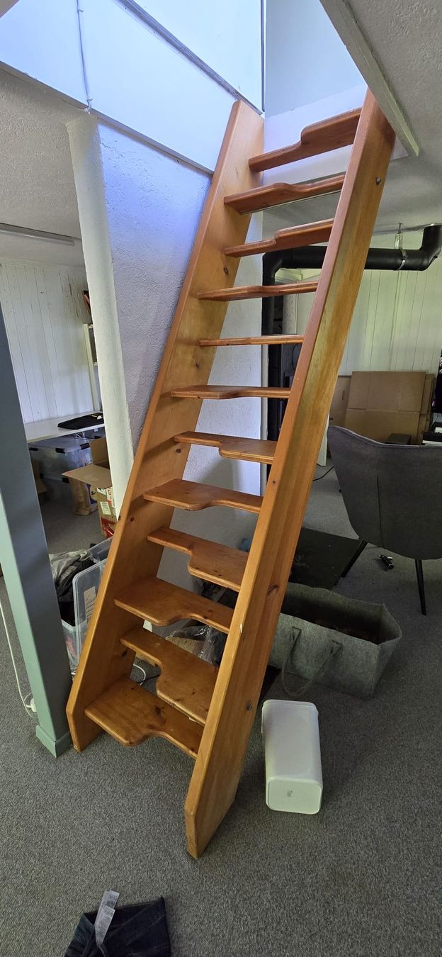 Scale: Platzspartreppe / Holztreppe – Usato da Gersau venduto da schweizertradition