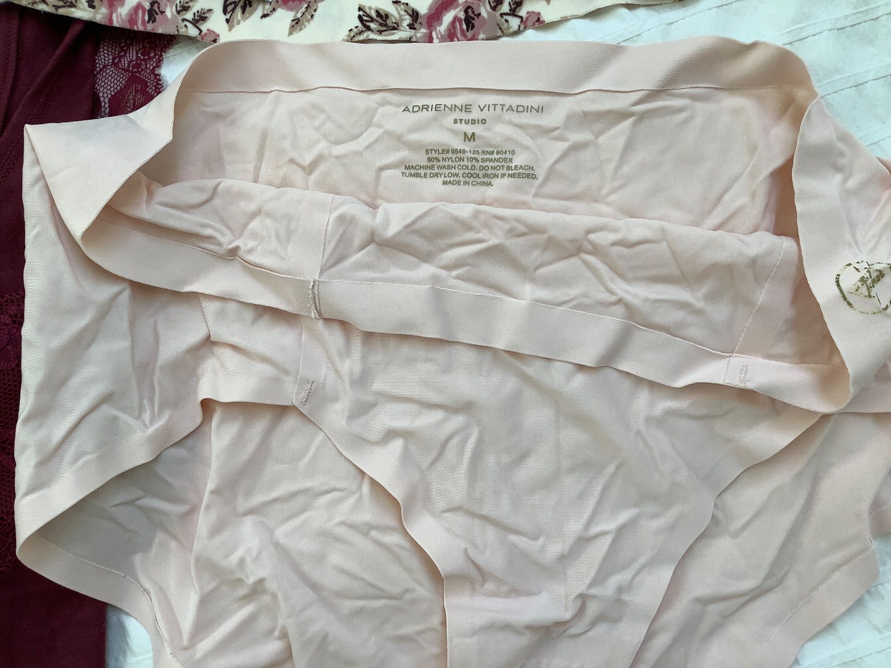 Altra biancheria intima: Wunderschöne Unterwäsche neu – Usato da Triesen venduto da boston7 3