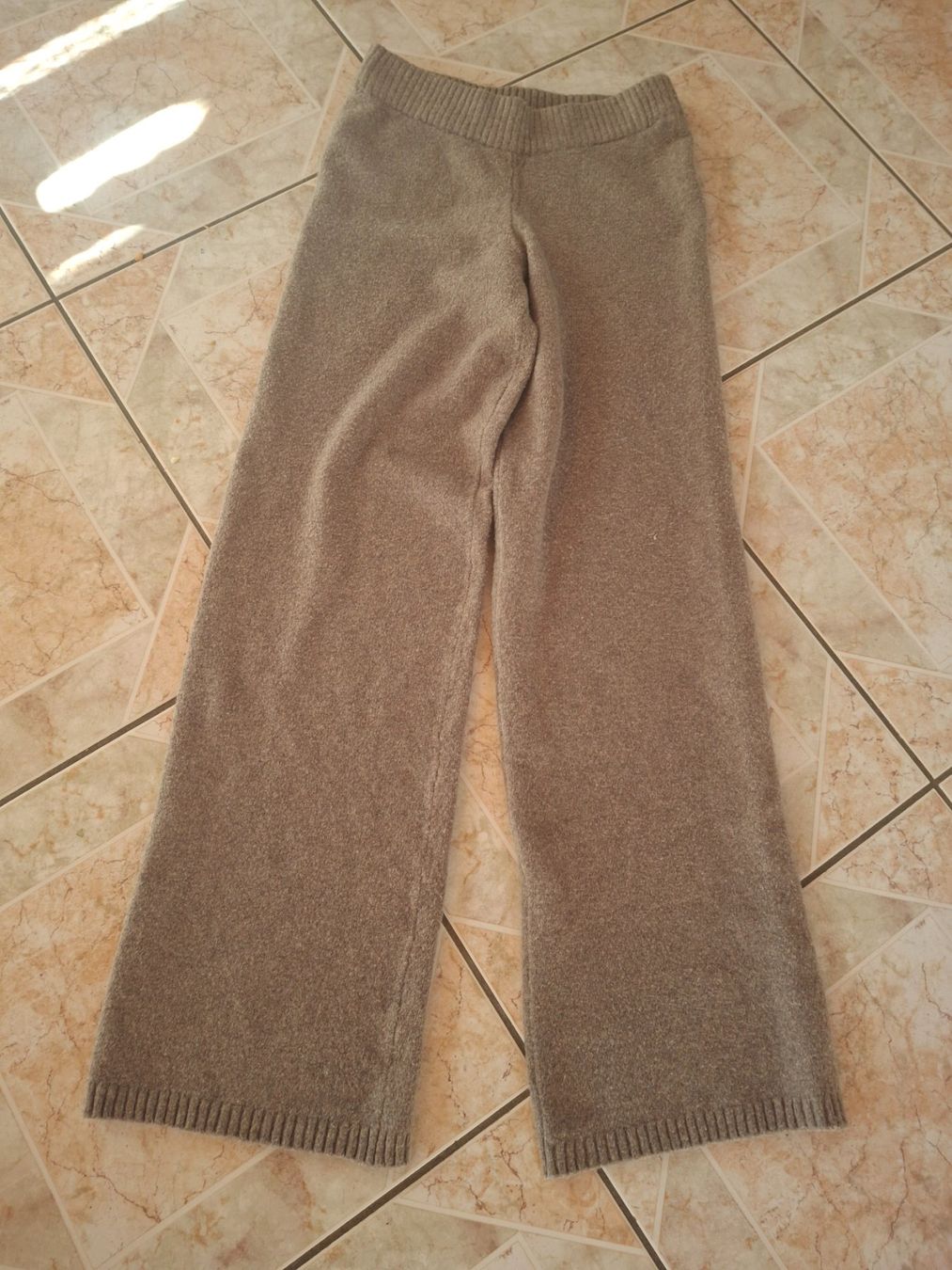 Pantaloni: Pantalon d intérieur taille XS marque Amisu – Usato da Villiers venduto da san_jn5w
