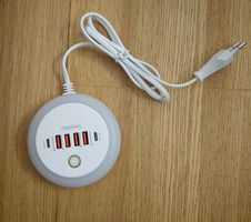 50W USB / USB-C Schnellladegerät mit LED Licht – 6 Ports