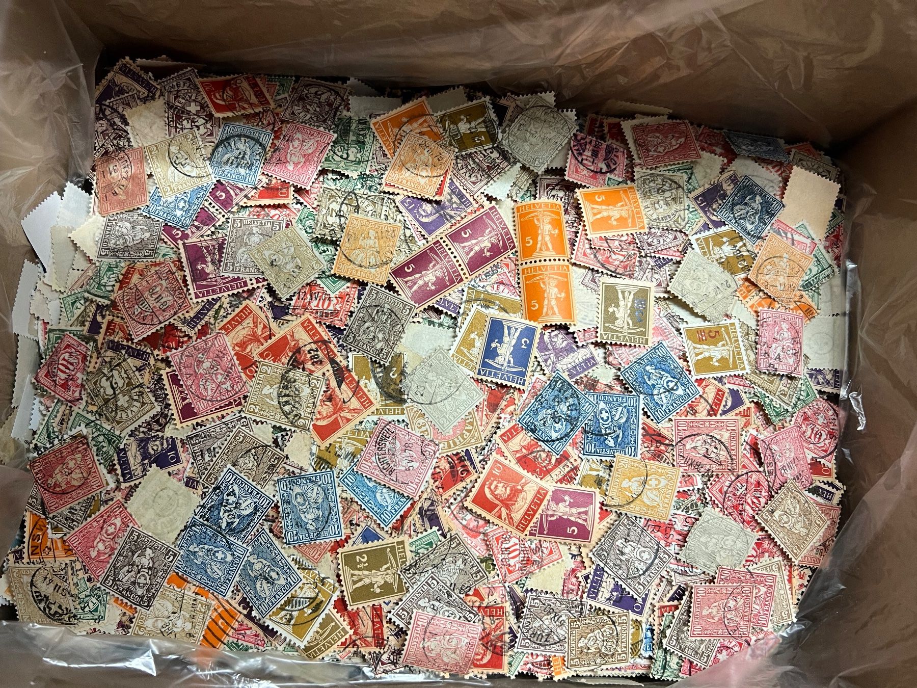 Tutti i francobolli: Briefmarken CH + ganze Welt. Ca.1kg. – Usato da Münchenbuchsee venduto da dani1113