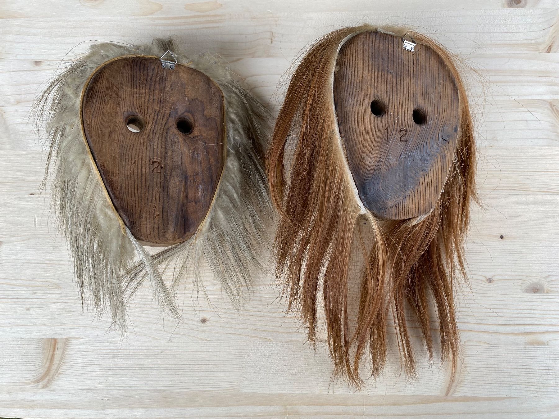 Sonstige Antiquitäten & Kunst: 2 sehr schöne alte Walliser Holzmasken – Gebraucht aus Feldbach von Olive1 7