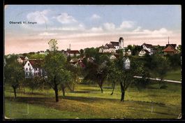 AK Oberwil, Ortsansicht mit Wiesen und Straße