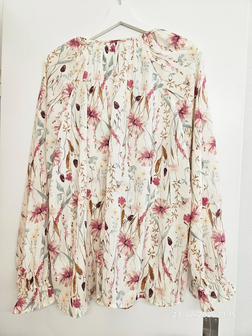Camicette: Damenbluse mit Blumen - 46 – Usato da Bünzen venduto da Milly32 1