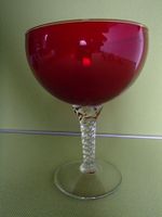 grosses rotes MURANO Glas oder Schale auf gedrehtem Fuss