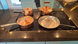 Kupferpfannenset und Wasserkocher, nagelneu