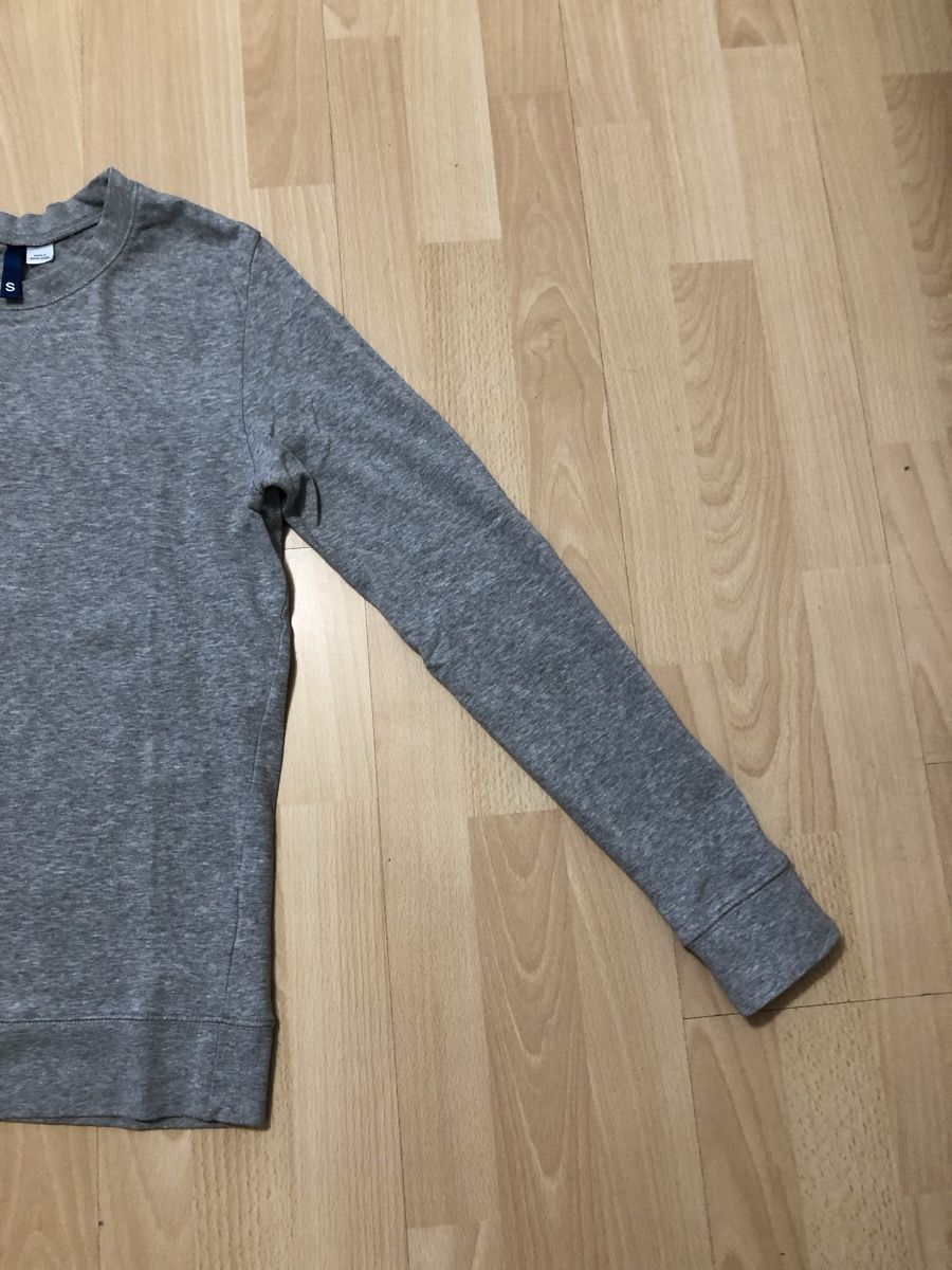 H&M T-shirt: H&M Sweatshirt Gr.S – Usato da Chur venduto da vicky7 1