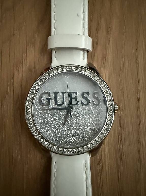 Guess Orologi: Guess Uhr weiss – Usato da Zofingen venduto da micv97 1