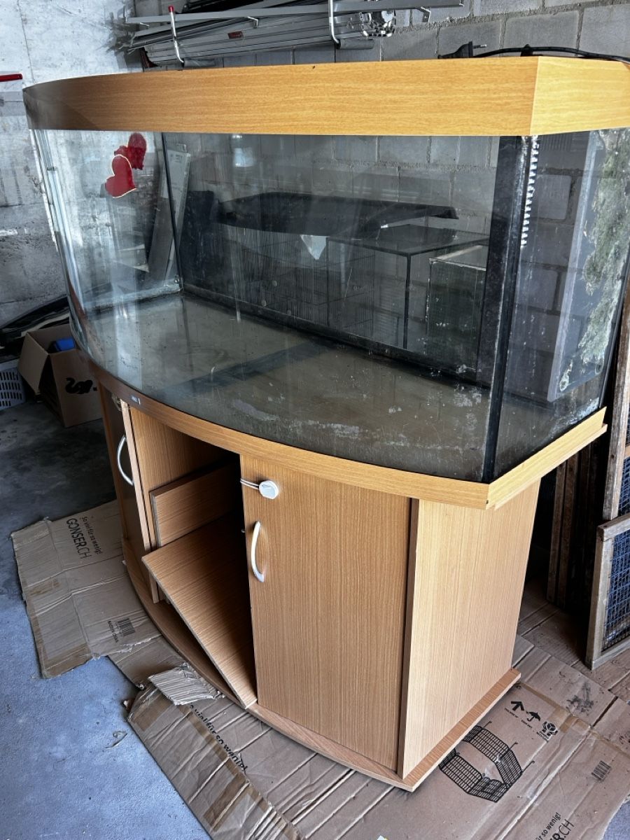Aquarium: Aquarium mit Unterschrank gebraucht – D'occasion à Hünibach par JasiR