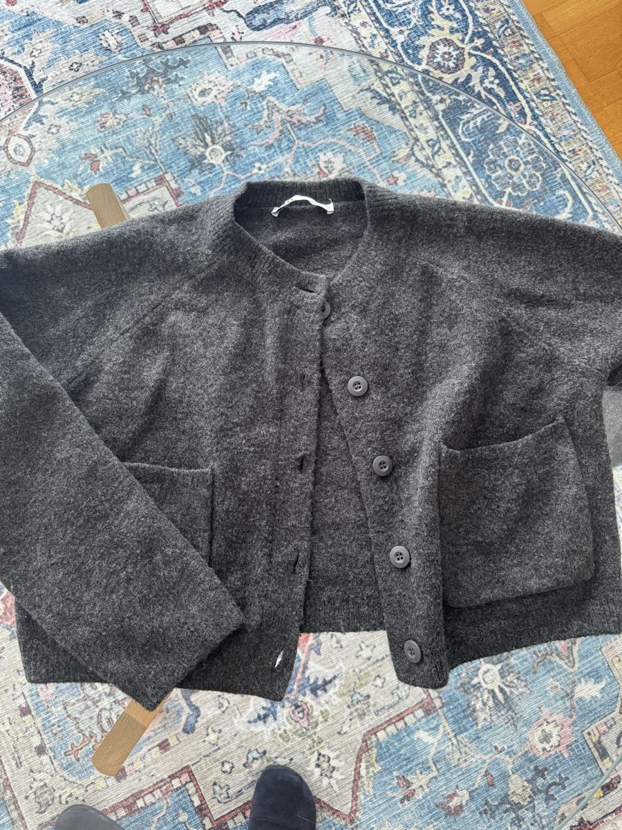 Zara Pullover & Sweatshirts: Grauer cardigan – Gebraucht aus Bottighofen von mlj_5dlb