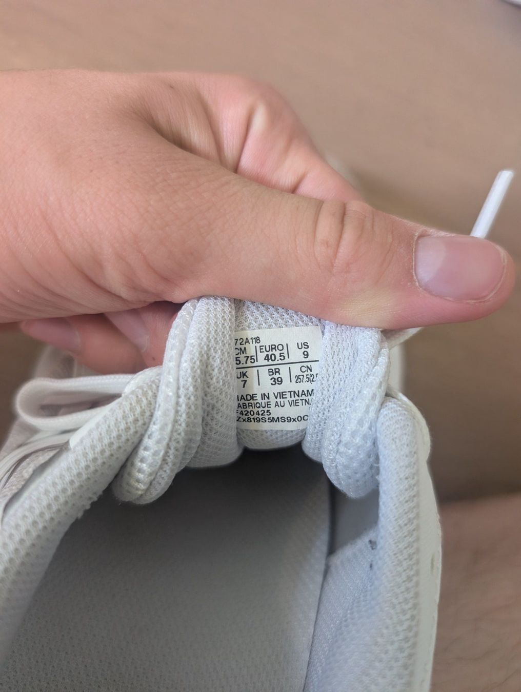 Asics Scarpe da uomo: Asics Hallenschuhe, weiss, Grösse 40.5 – Nuovo (secondo la descrizione) da Winterthur venduto da nie_wy5y 7