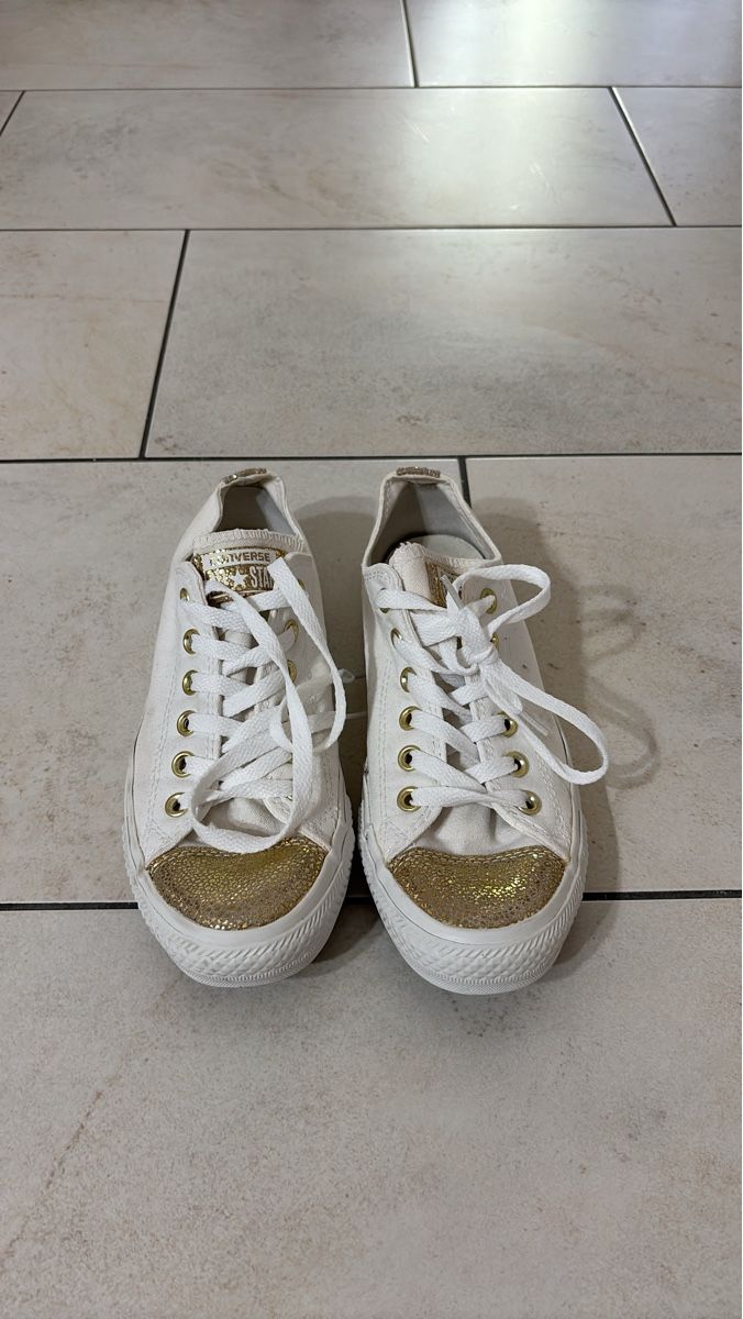 Converse Chaussures femmes: Converse All Star Sneaker weiss – D'occasion à Hendschiken par besusu