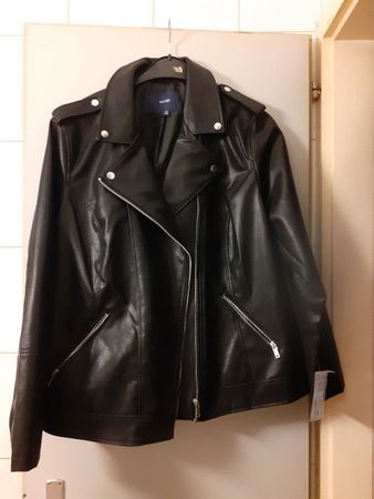 Schwarze Kunstlederjacke von KIABI - Grösse 50 Neu