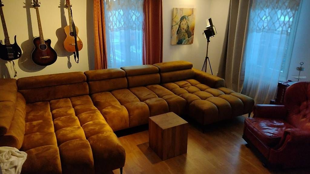 Sofas: wunderschönes goldiges grosses Sofa – Gebraucht aus Kölliken von EsteRicos 1
