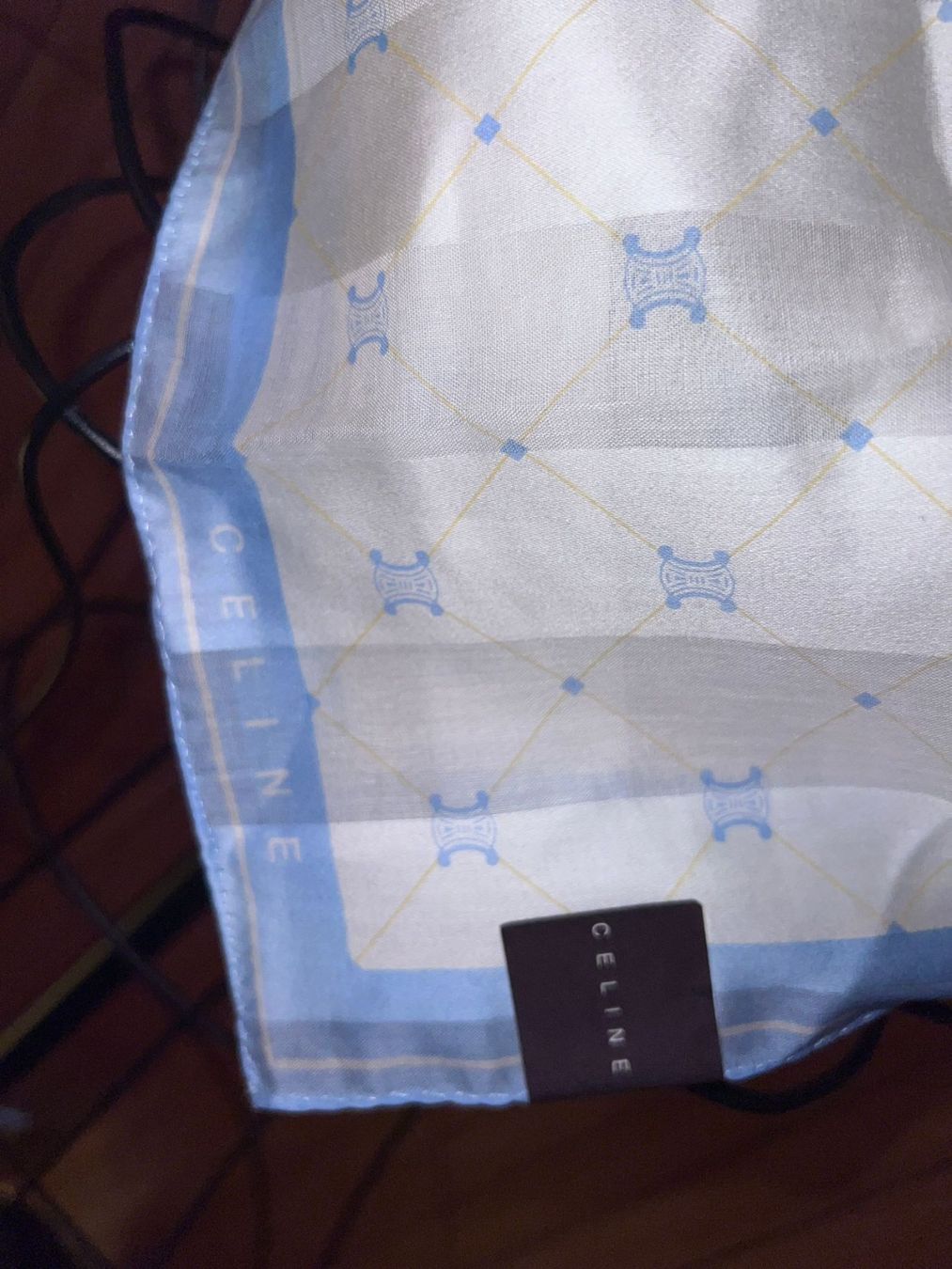 Celine Foulard & Sciarpe: CELINE Tuch Hellblau Creme Baumwolle Neu – Nuovo (secondo la descrizione) da Winterthur venduto da Dejv 1