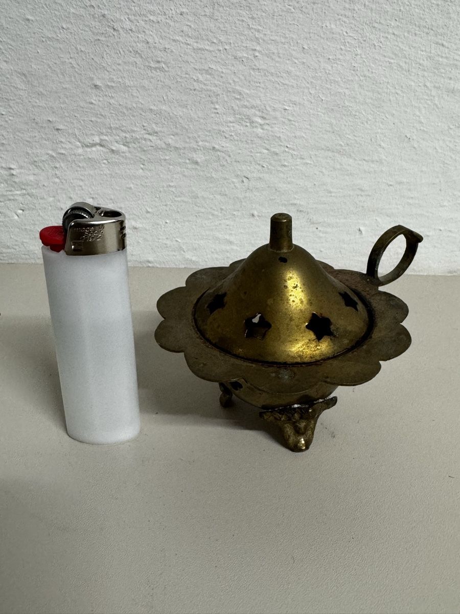 Toutes les décorations: Messing Räuchergefäss mit Deckel verziert  – D'occasion à Zürich par Nobs1