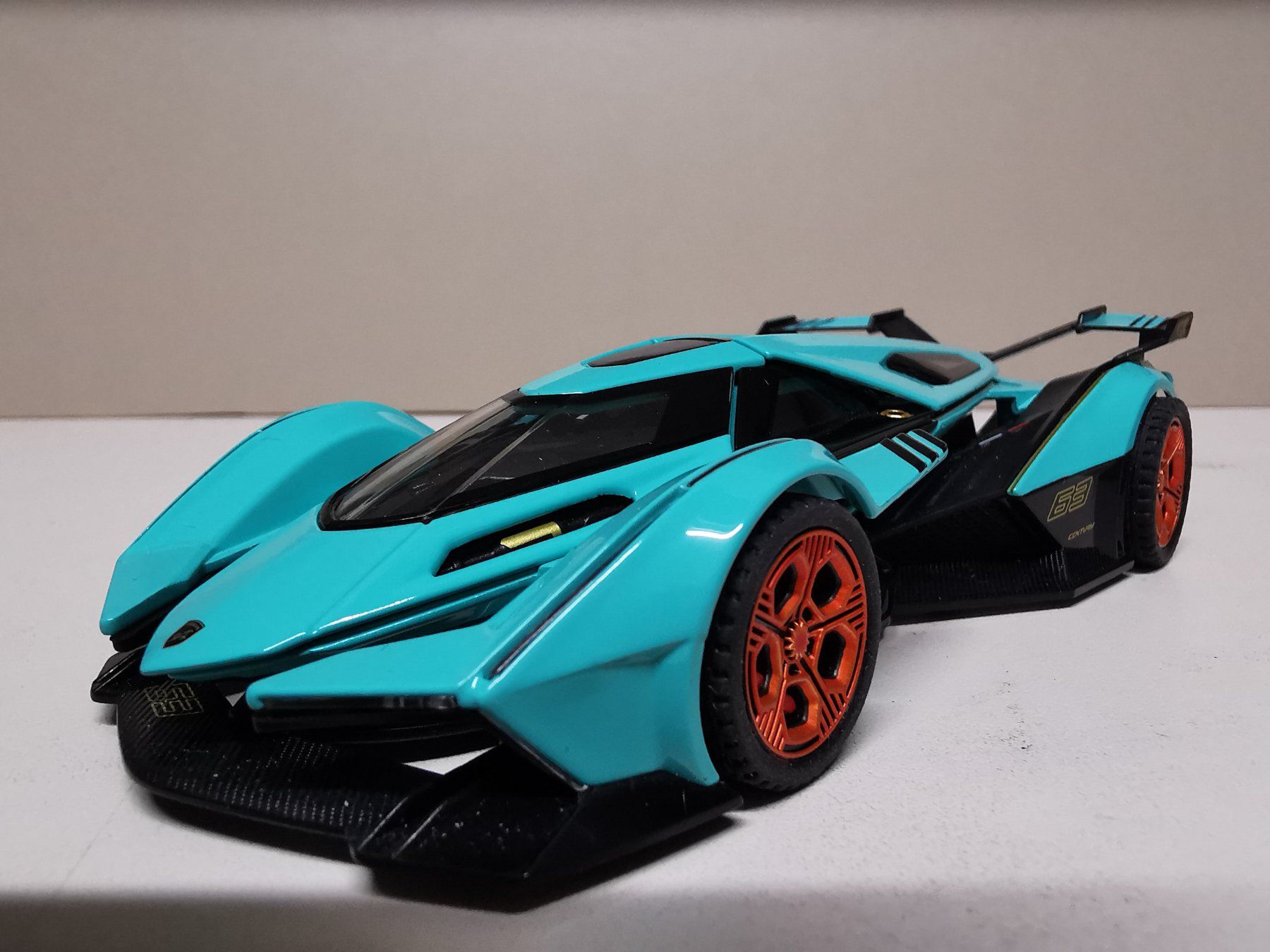 Rennbahnen: Rennbahn Scenerie Lamborghini V12 Vision 1/32 Pullback – Gebraucht aus Winterthur von Lonpos1 5