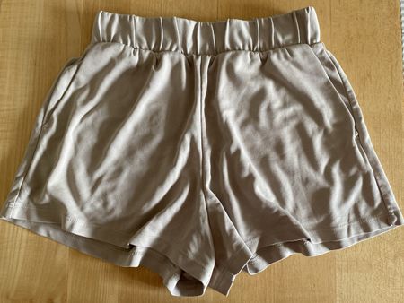 Kurze Stoffhose Gr. 152