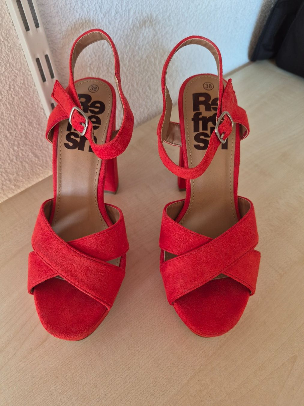 Scarpe da donna: Rote High heels Grösse 38 – Usato da Istighofen venduto da and_jc2r 2