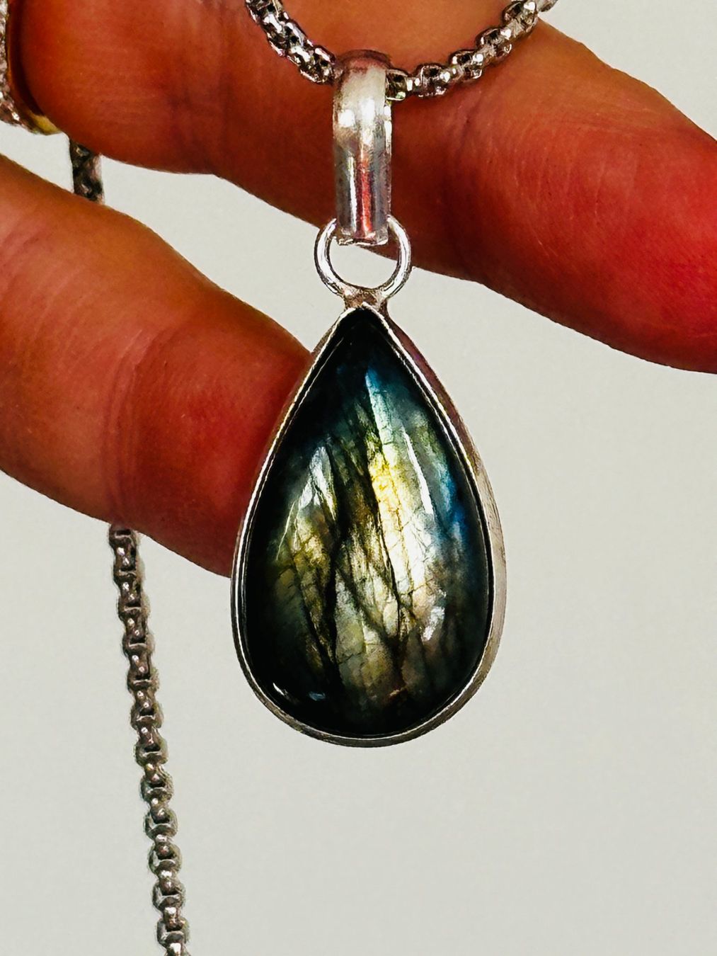 Ketten: Labradorite Gemstone Handmade Jewelry necklace – Neu und originalverpackt aus Genève von AGBERG
