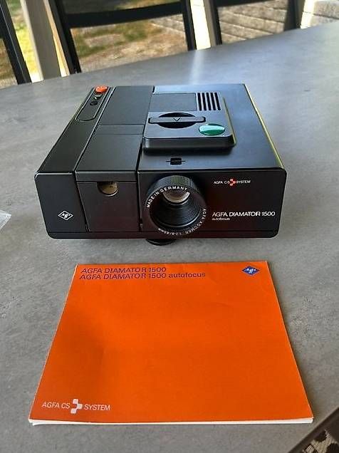 Videoprojektoren: Projecteur diapositifs AGFA   – Gebraucht aus Chézard-St-Martin von Famille.Richard
