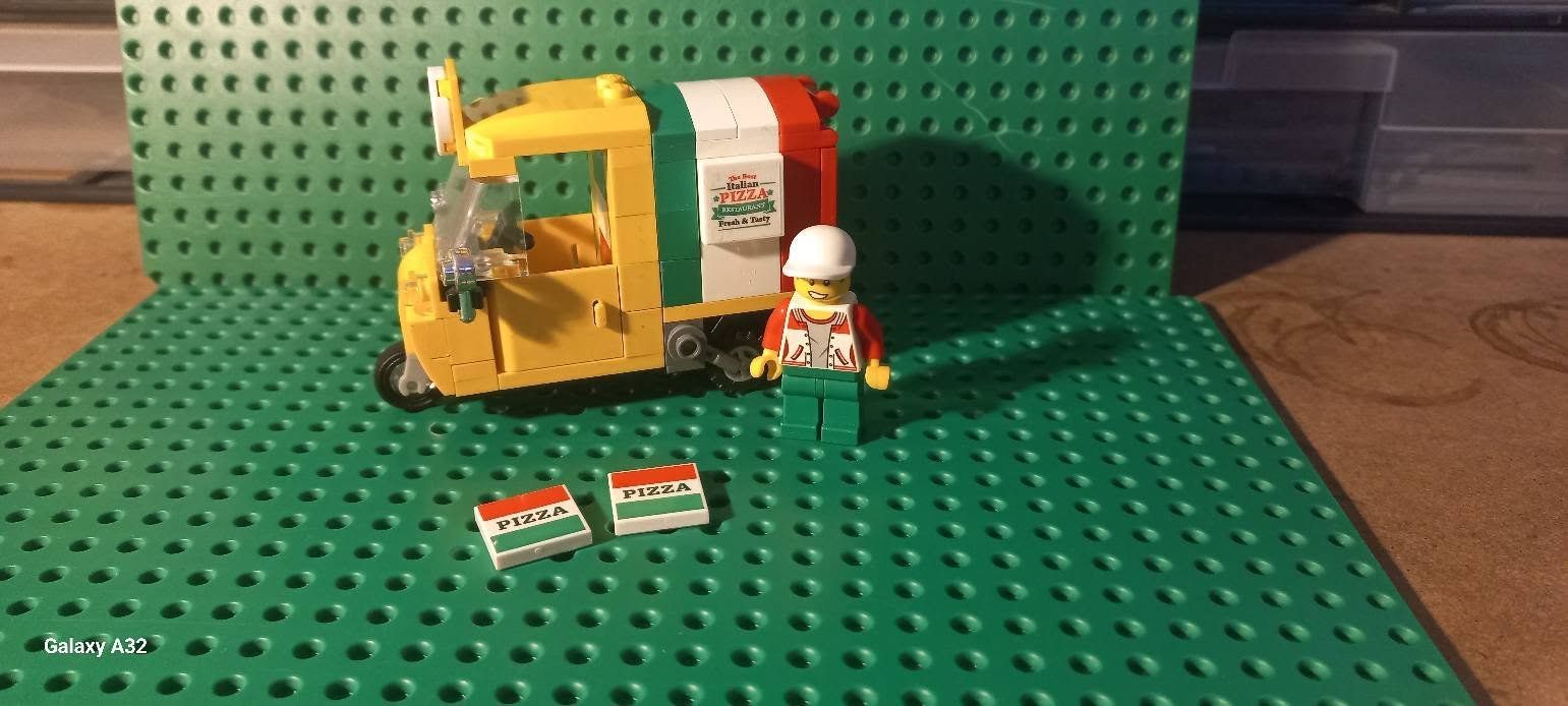 Lego Spielzeuge: Le livreur de pizza Lego – Gebraucht aus La tour de treme von Legocreation82