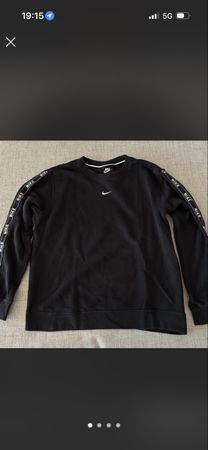 Nike Pullover schwarz mit Logo Ärmelband Grösse S