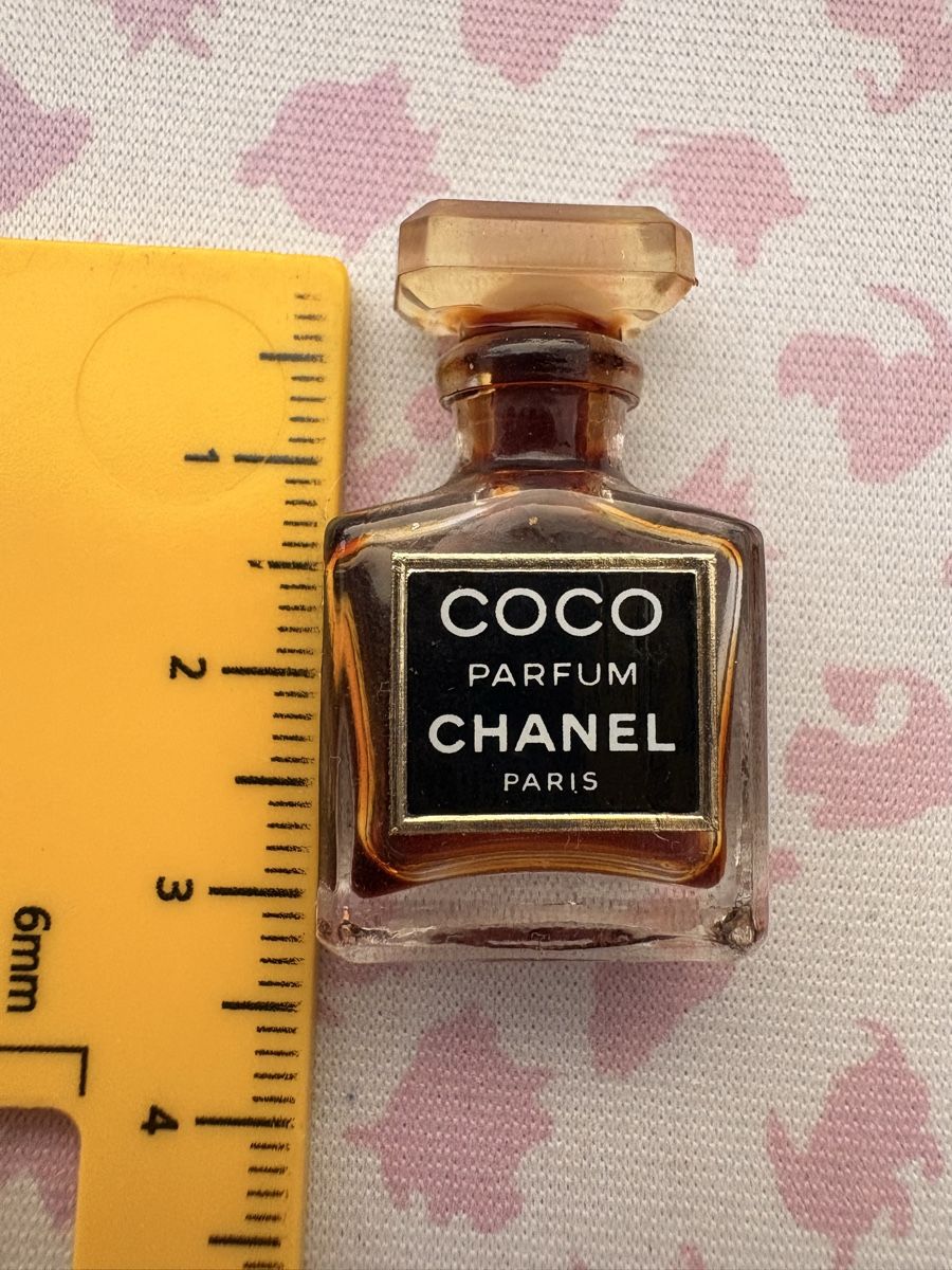 Chanel Flacons: Mini flacon Chanel Coco Parfum Paris 5ml - Idéal collection – Gebraucht aus Carouge GE von irma016