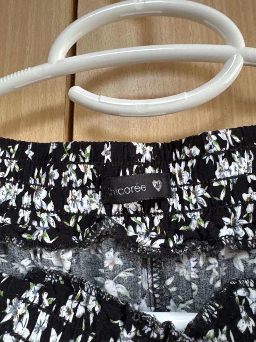 Pantaloni: Chicoree Stoffhose schwarz Blumenmuster Gr. 38 – Nuovo (secondo la descrizione) da Thun venduto da Vans_98 1