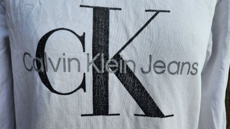 Pull blanc CK, taille M, coton 100%
