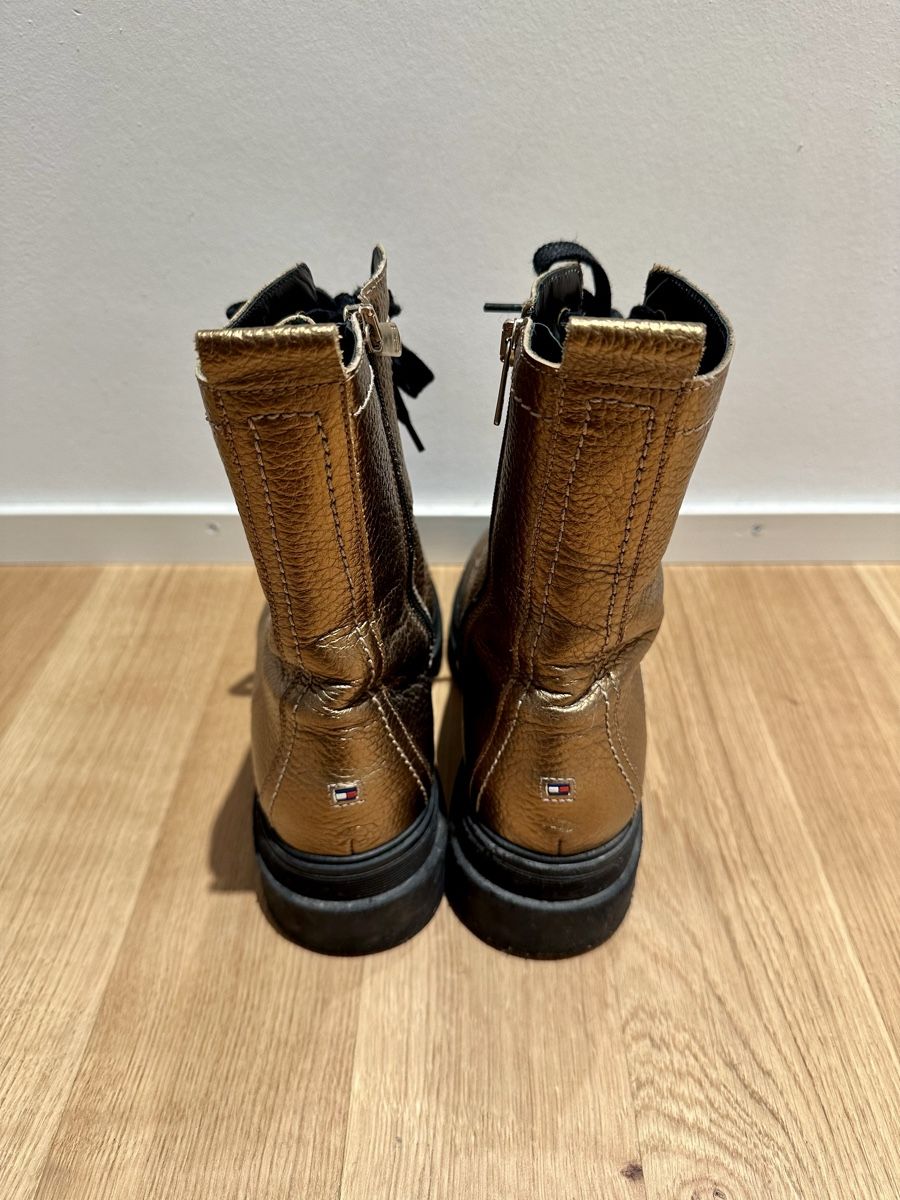 Tommy Hilfiger Scarpe da donna: Goldene Tommy Hilfiger Boots – Usato da Zürich venduto da Shje 4