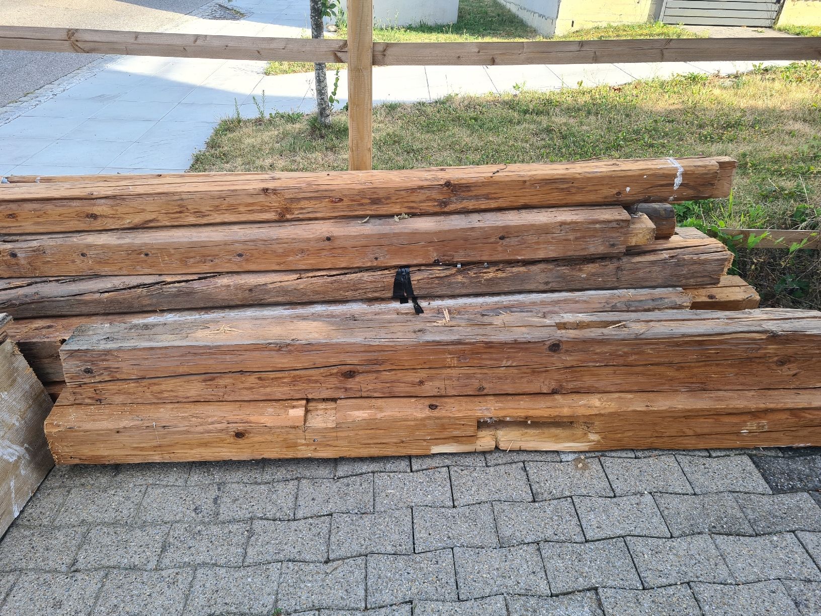 Holzartikel: Alte Bälken, Rustikale Balken – Gebraucht aus Waldkirch von Hypertenuse