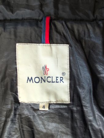 Frauenmantel Moncler Schwarz Grösse 4 gebraucht