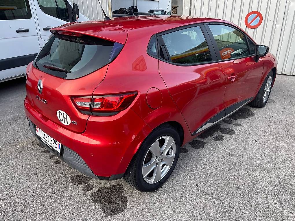 Renault Autos: Renault Clio – D'occasion à Lugano par Cbr840328 2