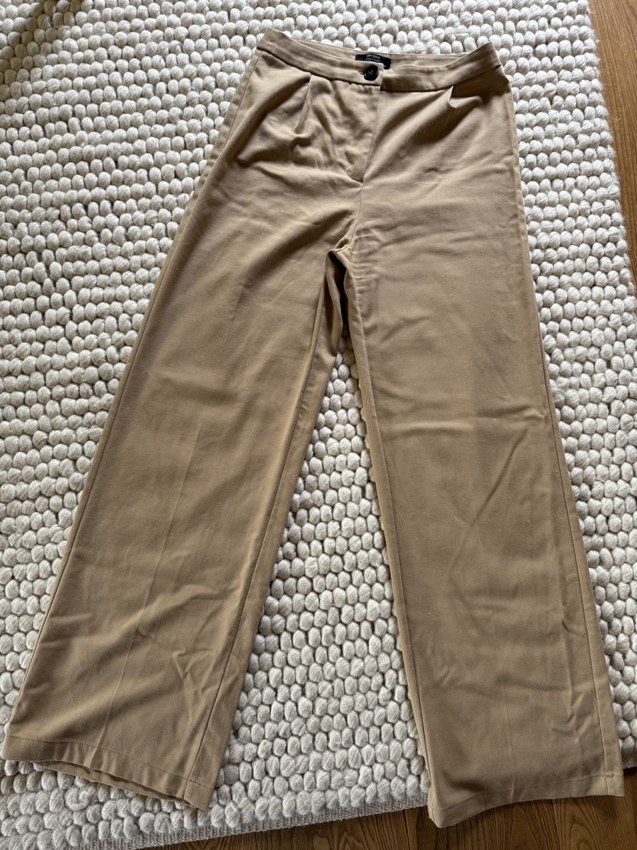 Bershka Hosen: Bershka Stoffhose Grösse 40 – Gebraucht aus Davos Dorf von tati015